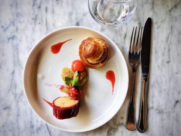 Quelles sont les meilleures pratiques pour préparer des plats à base de riz noir dans un restaurant asiatique?